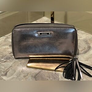 Stella & Dot metallic silver Mercer wallet